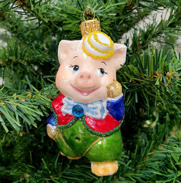 Ёлочная игрушка Поросёнок в шляпке размером 10х5,5 см.