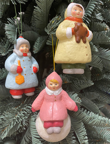 Ёлочная игрушка Мальчик с лопаткой в винтажном стиле. Высота 13 см.