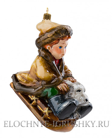 Елочная игрушка «Мальчик с собакой на санках», Atlas Art. Размер 8 х 8 см.